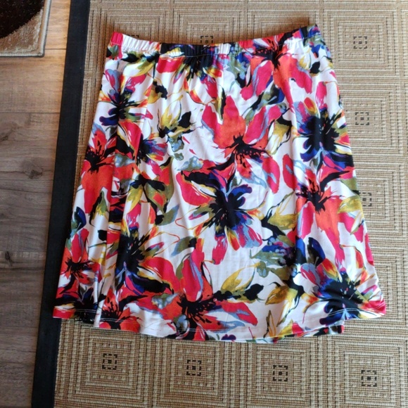 212 collection skirt - Picture 2 of 4